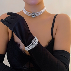 Elegante conjunto de collar y pulsera de perlas multicapa con cristal rectangular