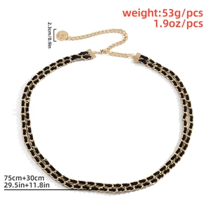 Détail de la ceinture chaîne dorée vintage avec pendentif pièce et info dimensions