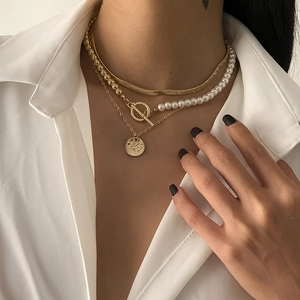 Drelagiges Goldhalsketten-Set mit Schlangenkette Perlen und Vintage Münzanhänger
