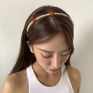Handmade daisy bead headband with imitation pearls and gold frame for women
