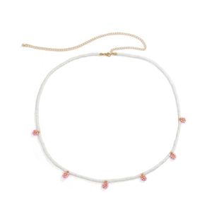 Handgemaakte witte kralen tailleketting met roze bloemen en gouden sluiting