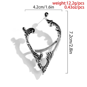Detailed dimensions of silver gothic rose elf ear cuff measuring 7.2cm by 4.2cm