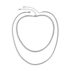 Collana da uomo a catena box argentata con chiusura a moschettone regolabile e finitura in metallo