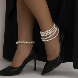 Bracelet de cheville élégant en perles avec couches de glands pour femmes avec talons hauts