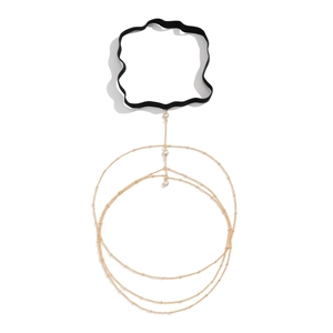Detail van dijketting met imitatieparels en gouden kralen franje kwastjes voor dames