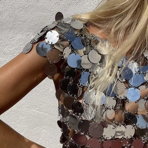 Top catena corpo con dischi di metallo argento riflettenti per abbigliamento party