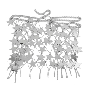 Dettaglio catena corpo argento con paillettes a stella e frange multistrato sexy