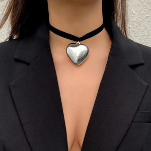 Y2K Sweet Cool Exaggerated Heart Pendant Necklace Fashion Velvet Choker Ball Chain Statement Long Tassel Necklace For Women