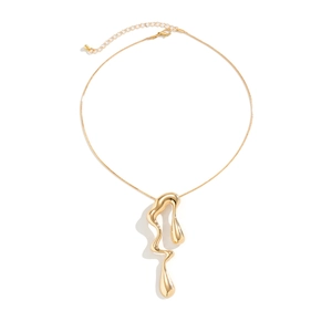 Collana minimalista in oro con pendente a lava irregolare dal design in metallo liquido