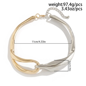 Dettagli del choker punk bicolore con dimensioni 11cm di diametro e peso di 97,4 grammi
