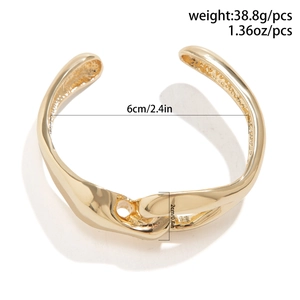 Bracciale rigido dorato irregolare, diametro 6 cm, stile punk minimalista in metallo