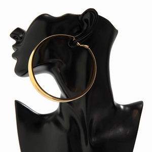 Schicke übergroße goldene Creolen für Damen mit poliertem Metall-Finish und geometrischem Design