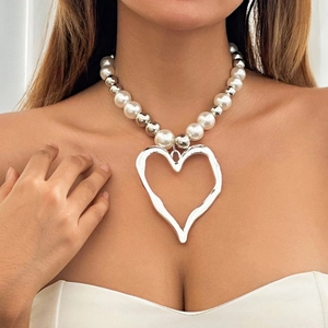 Irregular Lava Heart Pendant Necklace For Women Oversized Imitation Pearl Alloy Metallic Bead Chunky Jewelry Accessory Gift