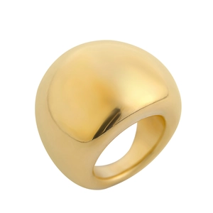 Vue détaillée d'une bague dôme dorée bombée avec une finition métallique polie brillante