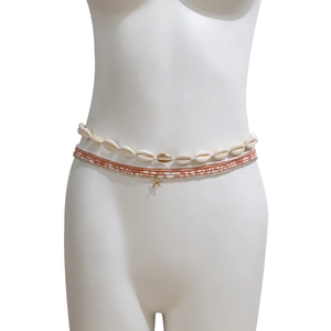 Drielagige bohemian tailleketting met schelpen, roze kralen en een gouden zeester hanger