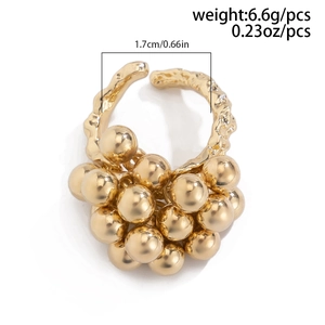 Detailed view of golden beaded ring showing weight 6.6g and inner diameter measurement 1.7cm