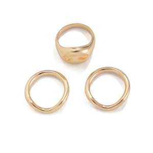 Detailed view of 3-piece set liquid lava gold-plated irregular open rings