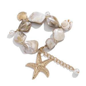 Bracciale stile marino con conchiglie, perle e ciondolo a stella marina dorata