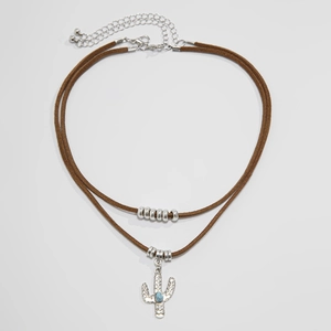 Collana doppio strato in pelle scamosciata marrone con ciondolo cactus e turchese blu