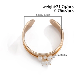 Dimensioni dettagliate del bracciale dorato con perle bianche che mostra il peso 21,7g
