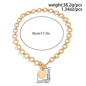 Collana con chiusura a leva dorata, catena da 45cm e ciondolo a disco in metallo da 2,5cm