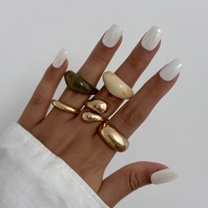 Minimalistische gouden metalen en hars ringenset in vintage stijl voor dames