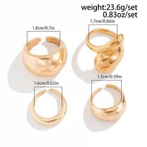 Détails de 4 bagues dorées en forme de larme montrant les dimensions et le poids précis
