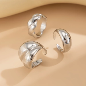 Bagues ouvertes réglables en argent poli avec textures minimalistes en métal liquide