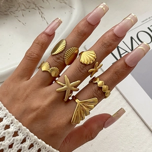 Goldenes Ring-Set mit Meeresmotiven Seestern Muschel und Blumendesigns für Damen