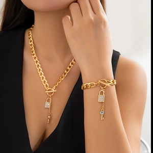 Gouden schakelketting en armband set met sprankelend hartslot hanger en OT-sluiting voor dames