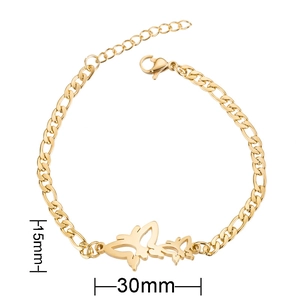 Bracelet chaîne Figaro en acier inoxydable doré avec deux pendentifs papillons ajourés