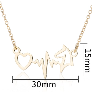 Collana dorata con ciondolo cuore ECG e testa di cavallo per donna, design in metallo 30mm