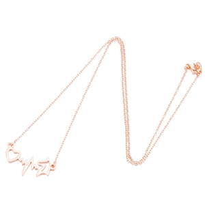 Collana in oro rosa con ciondolo a forma di cuore, linea del battito e testa di cavallo