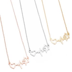 Collana chic con ciondolo a cuore, battito e testa di cavallo in oro, argento e rosa