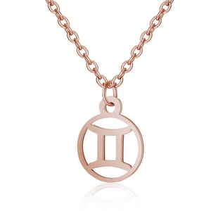 Vue macro du pendentif zodiaque Gémeaux or rose avec anneau évidé poli et chaîne fine