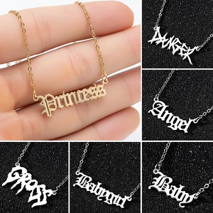 Collier Pendentif Lettre en Acier Inoxydable Gothique pour Femme Chaîne de Clavicule Angel Princess Prince Bijoux Cadeau