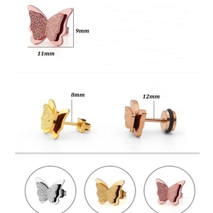 Detalles técnicos de los pendientes de mariposa con dimensiones y opciones de colores