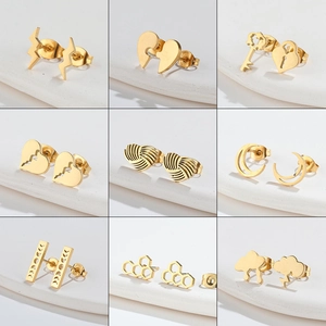 Boucles d'Oreilles Clous Minimalistes en Acier Inoxydable Femme Cœur Lune Éclair Géométrique Clé Cadenas Bijoux Accessoire