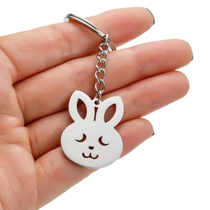 Porte-clés mignon lapin évidé en acier inoxydable poli pour sacs à dos