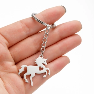 Porte-Clés Licorne Pégase en Acier Inoxydable pour Femmes Pendentif Cœur Ajouré Anneau Porte-Clés en Métal Argent Accessoires Bijoux Cadeau