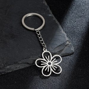 Porte-clés minimaliste en acier inoxydable argenté avec pendentif fleur évidé poli