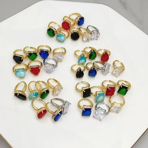 Assortimento di anelli regolabili con pietre colorate placcati oro e argento varie forme