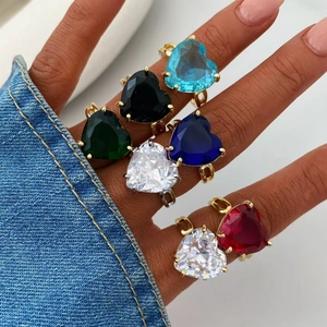 Set di anelli a catena regolabili con pietre di zircone multicolore a forma di cuore