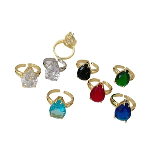 Anelli regolabili con zirconi a goccia in vari colori e finiture in oro e argento lucido