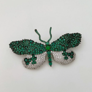 Broche papillon luxueuse avec cristaux verts et finition vintage en or noir