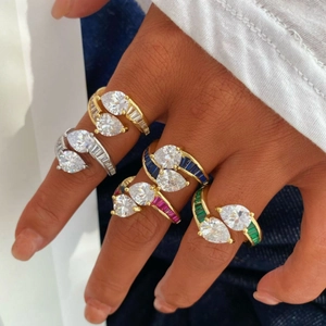 Ensemble de bagues bypass avec zircone en forme de poire en couleurs variées