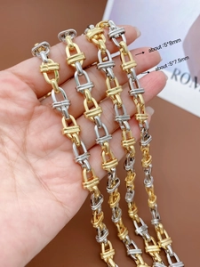 Detailed view of dual-tone metal chains with dimensions 5x8mm and 5x7.5mm on magazine background