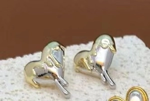 Melting texture heart stud earrings in contrasting gold and silver metallic finish