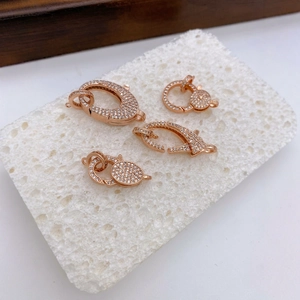 Chiusure a moschettone in oro rosa con micro zirconi incastonati per bigiotteria