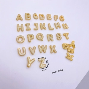 Goldene 3D-Ballon-Buchstabenanhänger A-Z mit Zirkonia-Besatz und Herz-Hohlrückseite